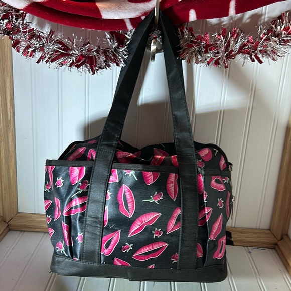 Karriage Mate Tote Kisses & Roses Pink and Black Shoulder Bag - Picture 2 of 8